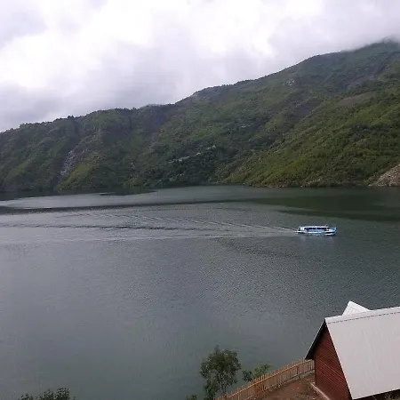 Vila 5 Stinet Koman